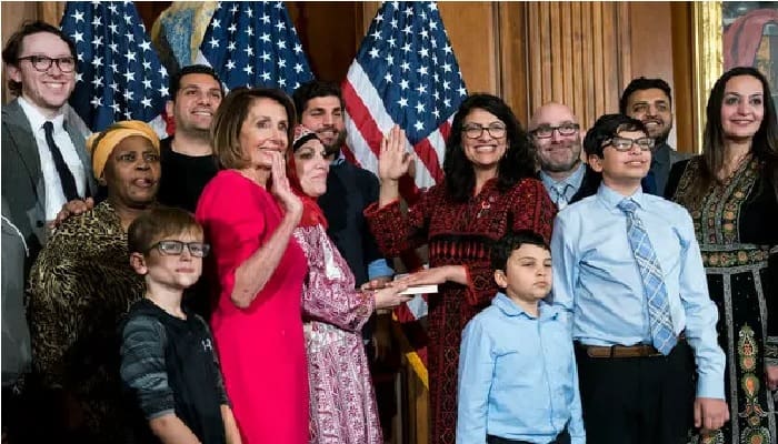 Dilantik Jadi Anggota Kongres AS, Rashida Tlaib Pegang Alquran Milik Thomas Jefferson 1 Foto: The New York Times