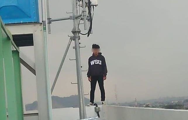 Ini Motif Pemuda Bunuh Diri Loncat dari Gedung TRANSmart Lampung 1 Seorang pria tewas bunuh diri lompat dari atas gedung Transmart Lampung, Jumat (22/2/2019). Foto: Keepo