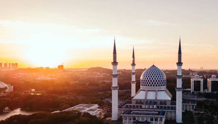 Miliki 2 Sifat Ini agar Kamu Beruntung 1 Makan Buah yang Ditanam di Masjid