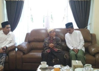 uas sowan ke mbah moen