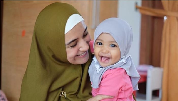 Cerita Shireen Sunkar Ajarkan Kebiasaan Berhijab kepada Putrinya 1 Shireen Sungkar dan putrinya. Foto: Instagram Shireen Sungkar