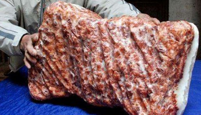 Pria Ini Jadi Miliader setelah Temukan Batu Mirip Daging Babi 1 Batu Mirip Daging Babi