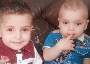 Anak-anak Palestina tewas dalam kobaran api di rumah mereka setelah pasukan Israel mencegah pemadam kebakaran mencapai mereka tepat waktu di Hebron, Tepi Barat. Foto: Memo