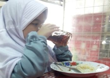 Makan minum tidak membatalkan puasa jika , ilustrasi minum sunah harian