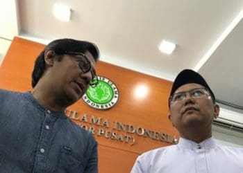 Andre Taulany dan Ketua Komisi Dakwah MUI Cholil Nafis. Foto: Detik
