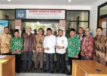 Kemenag) mulai tahun ini membuka kesempatan bagi para santri untuk meraih beasiswa kuliah di Universitas al- Azhar Kairo. Foto: Rhio/Islampos