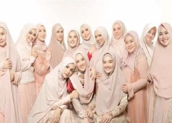 Fitri Tropica dan Hijab Squad. Foto: InstagramFitri Tropica