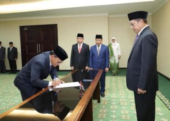 Menag lantik rektor UIII. Foto: Islampos/ Rhio