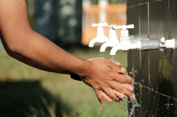 Hati yang Bersih, Apa Maksudnya? 1 Ilustrasi bersihkan najis. Foto: Duniahalal