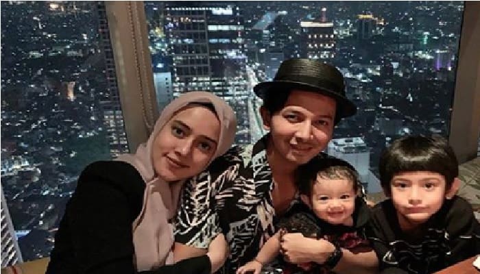 Cerita Fairuz A Rafiq dan Sonny Septian Asuh Anak dengan Nilai-Nilai Islami 1 Keluarga Fairuz A Rafiq. Foto: Instagram Fairuz A. Rafiq