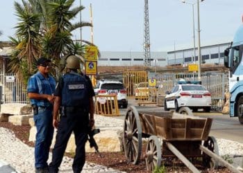 Ribuan warga Palestina keracunan air limbah. Foto: PIC