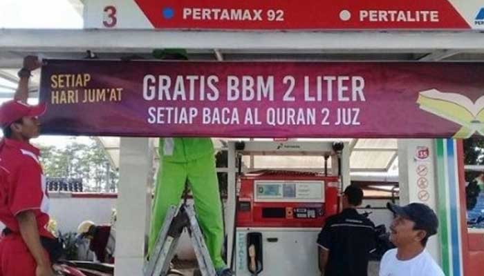 SPBU Ini Beri Bensin Gratis bagi yang Bisa Baca Alquran 2 Juz 1 Program Bensin Gratis di salah satu SPBU. Foto: Suara.com