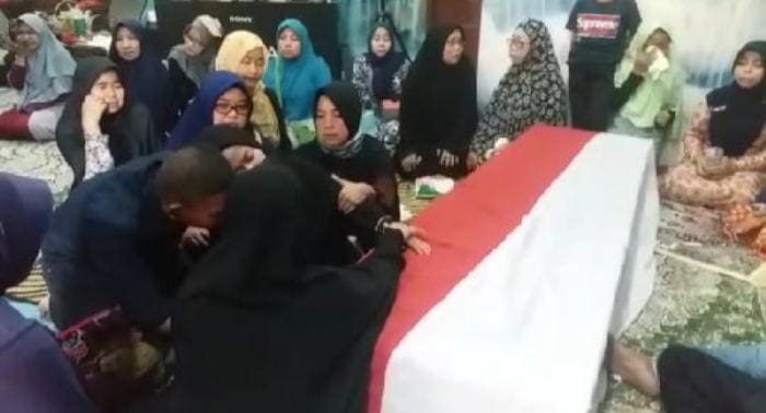 Istri Bripka Rahmat: Pak, Bangun Pak, Ini Hari Jumat 1 Bripka Rahmat Efendy tinggalkan istri dan dua anak. Foto: RRI