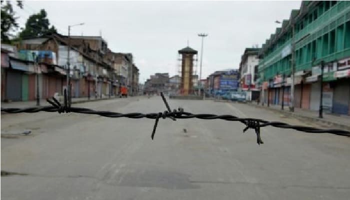 Wanita Muslim asal Kashmir Donasikan Tabungan Hajinya untuk Lawan COVID-19 1 sebuah jalan di Kashmir. Foto: RFI
