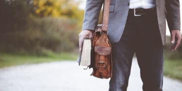 peran guru kerja keras Kunci Kesuksesan, Ayat-ayat Al-Quran tentang Bekerja, Etika Bekerja, Rekan Kerja Sombong dan Pendengki, Hadis Nabi tentang Keharusan Bekerja Keras