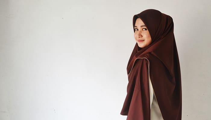 2 Kesalahan Sebelum Menikah 3 Apakah wanita perlu menggunakan skincare dan Bakuchiol? Tips Safety Riding untuk Muslimah, Tanda Jiwa yang Hidup, Kesalahan Sebelum Menikah