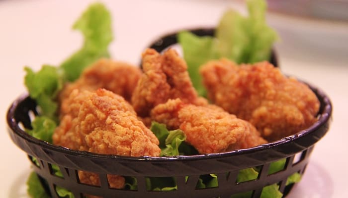 Antara Tempe Goreng dan Ayam Goreng 1 ayam goreng