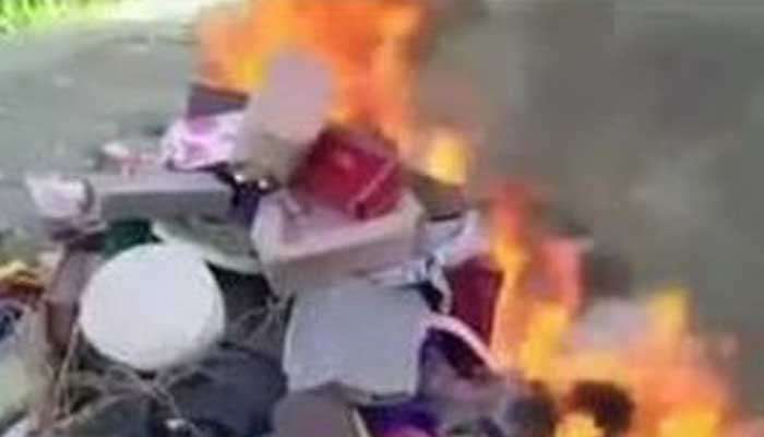 Online Shop Indonesia Ini Bakar Tas Senilai Rp 50 Juta 1 Foto: Instagram