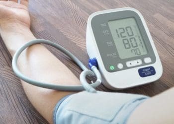 16 Cara Mudah Turunkan Darah Tinggi yang Bisa Dilakukan di Mana Saja (1) 1