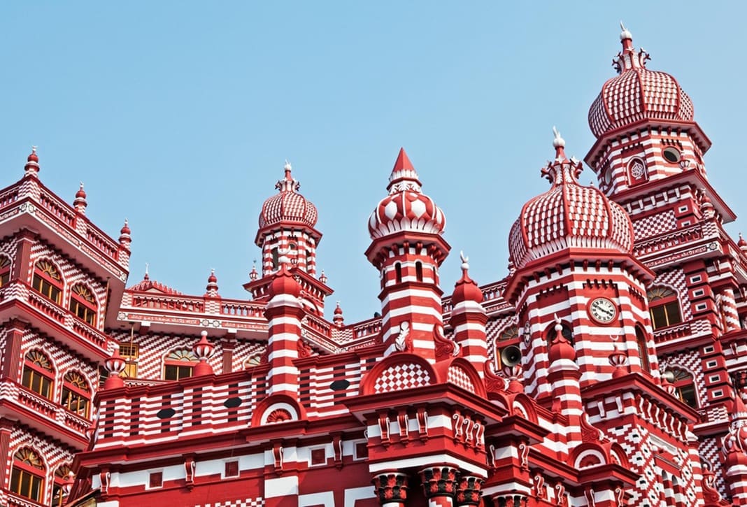 3 Masjid Unik Berwarna Merah 4 3 Masjid Unik Berwarna Merah 1 masjid,unik