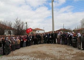 Warga desa Haydarbeyli. Foto: Takvim.com.tr