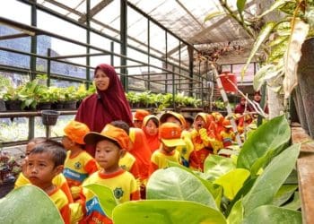 151 murid beserta guru pendamping mengikuti outing class ke Fish Edupark Universitas Muhamadiyah Malang (UMM). Foto: Istimewa