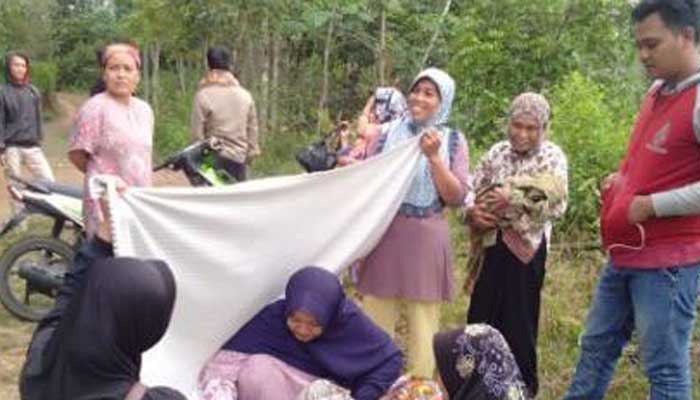 Wanita asal Pangandaran Ini Melahirkan di Jalan 1 Foto: Okezone