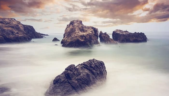 Bait-bait syair Imam Syafi'i yang Menyentuh dan Menggetarkan Jiwa 3 Bukti kekuasaan Allah terbentang luas, dari gunung sampai perkotaan., Nabi shaleh, Imam Syafi'i