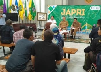 Para pemateri memaparkan personal bencana alam dihadapan  audiens dan wartawan. Foto: Saifal