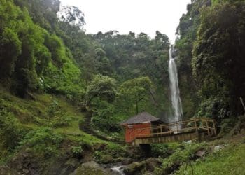 Pesona air terjun pelangi di Bandung. Foto: Native Indonesia