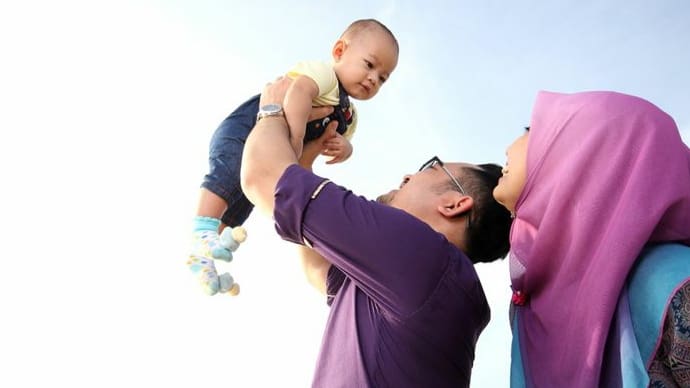 Miliki 7 Karakter Ini untuk Jadi Ayah Ideal 6 Ayah, ibu, anak, satu keluarga.