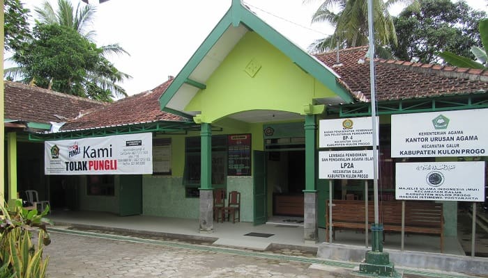 Uniknya Tradisi Menikah di KUA Galur, Pasangan Pengantin Disarankan Langsung Beramal 1 KUA Galur. Foto: kuagalur.blogspot.com