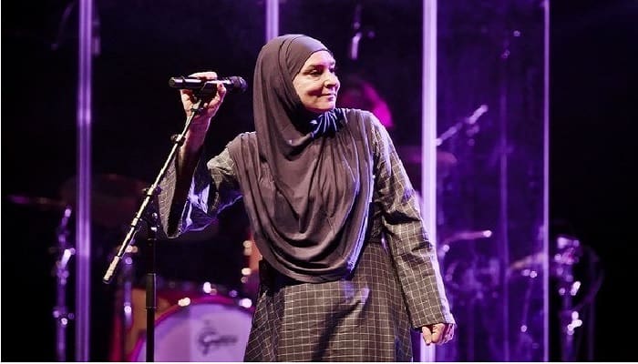 Kembali Bernyanyi di Usia 53 Tahun, Sinead O'Connor Tetap Tampil Berhijab 1 Sinead O'Connor. Foto: Getty|About Islam