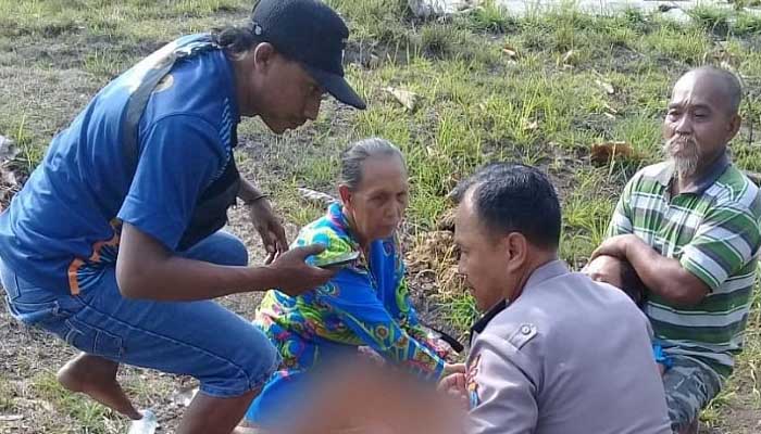 Polisi di Bojonegoro Bantu Warga Melahirkan di Tengah Hutan, Aksinya Viral 1 Viral polisi bantu warga yang melahrikan. Foto: Okezone