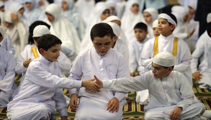 Salaman setelah Shalat, Bagaimana Hukumnya? 1 ilustrasi.foto: pondokihyaulquran