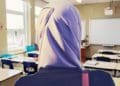 7 Tips Memilih Sekolah yang Baik bagi Muslim 5 tips memilih sekolah, kisah mualaf, Ilustrasi guru BK di ruang kelas