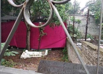 Makam Lina Dibongkar. Foto: Dony/detikHOT