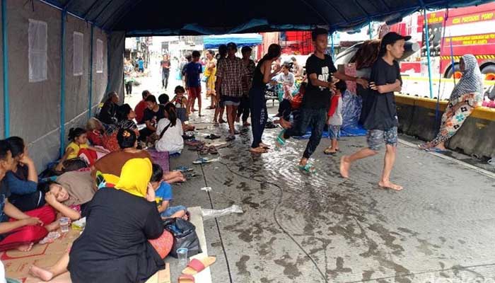 Pengungsi Banjir Kampung Pulo Butuh Selimut dan Bantuan Kesehatan 1 Foto: Detik
