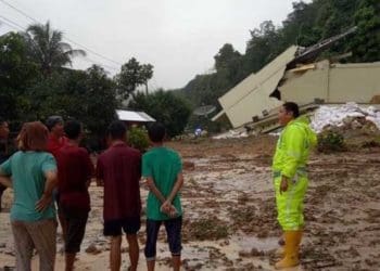 Longsor di Kenagarian Muaro Takung, Kecamatan Kamang Baru, Sijunjung, Sumatera Barat. Foto: Detik