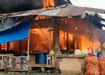 Pasar induk Caringin di Bandung kebakaran. Foto: Saifal/Islampos
