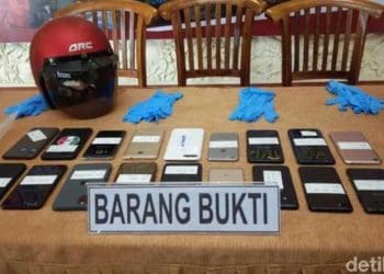 Barang bukti yang disita dari 14 pelajar yang jadi begal. Foto: detik