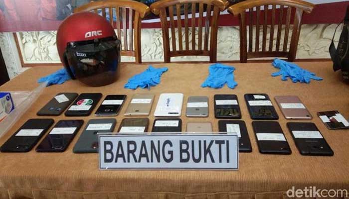 Polisi Tangkap 14 Pelajar di Bali yang Terlibat Begal 1 Barang bukti yang disita dari 14 pelajar yang jadi begal. Foto: detik