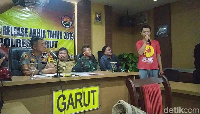 MUI Garut Kawal Proses Hukum Kasus Penginjak Kitab Kuning 1 Foto: Detik