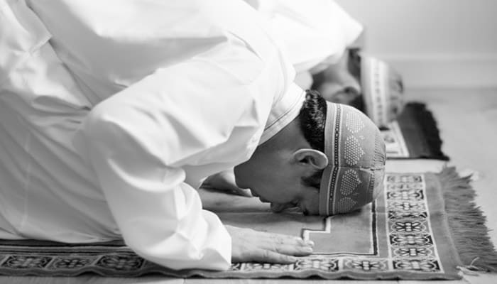 4 Keutamaan Sujud 2 Cara Sujud yang Dicontohkan Nabi, Tanda Shalat Diganggu Setan, keutamaan sujud