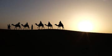 Tafakur adalah salah satu kebiasaan yang dianjurkan oleh Islam., Abu Qilabah