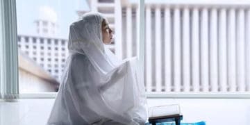Wanita Jadi Imam Shalat, Manfaat Shalat untuk Perempuan, Kesalahan soal Mukena yang Membuat Shalat Tidak Sah, aurat wanita, Hukum Mukena Transparan saat Shalat, Makna Rukun Iman, Keutamaan Shalat Sunnah, Cara Wanita Masuk Surga