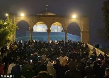 Ribuan Muslim shalat subuh berjemaah di Al Aqsha. Foto: PIC