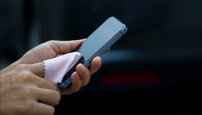 Cegah Penularan Virus Corona, Ini Cara Bersihkan Ponsel yang Benar 1 Foto: CNN