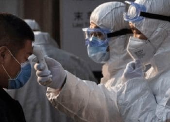 Pemakaian masker bisa tingkatkan risiko tertular virus corona. Foto: Popmama