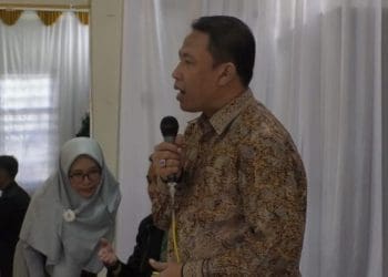 Ketua Jurusan Komunikasi Penyiaran Islam (KPI) Pasca Sarjana Universitas Islam Negeri Suanan Gunung Djati Bandung Dr. H. Zaenal Mukarom, M.Si. Foto: Saifal/Islampos